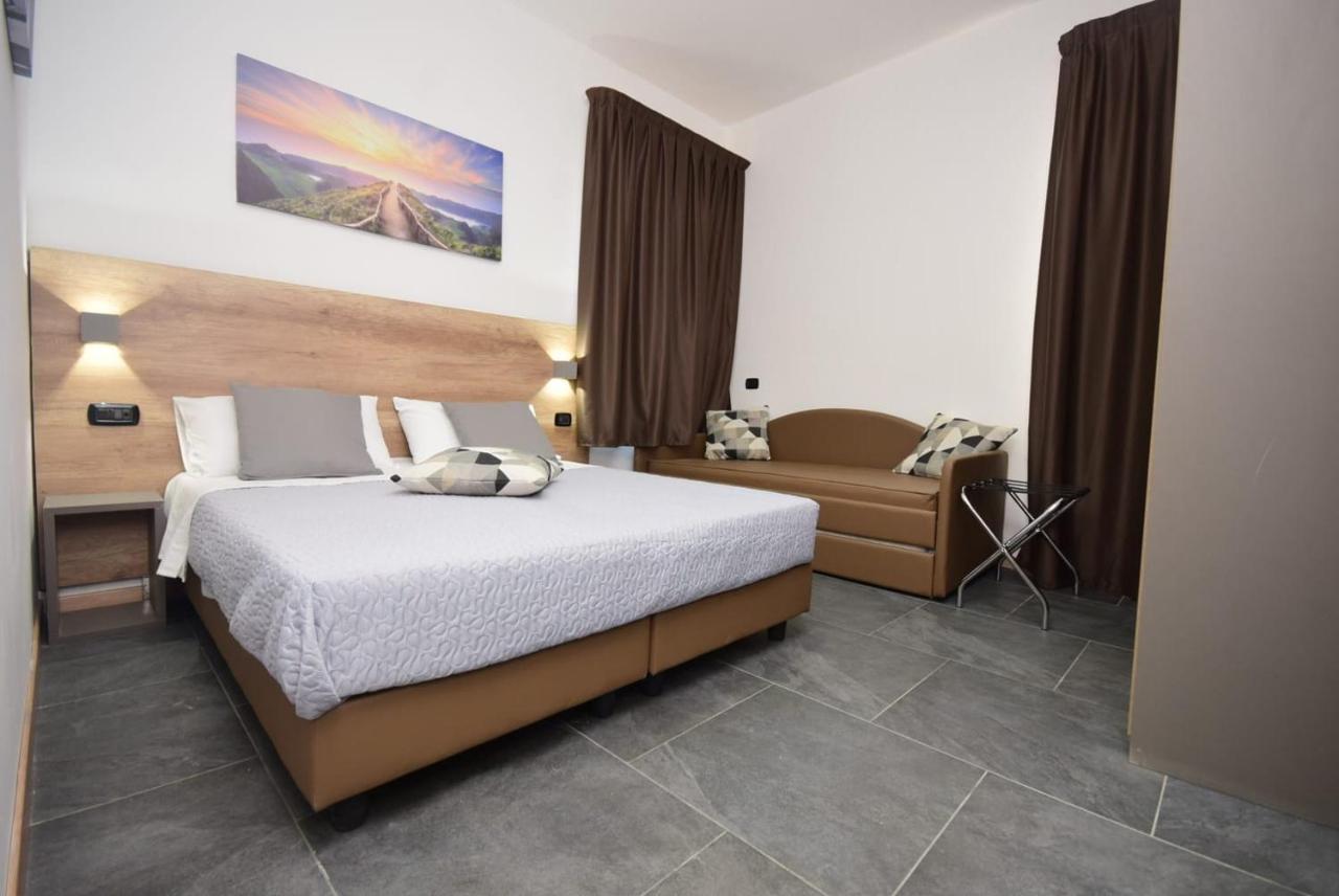 Hotel Crisvan Римини Экстерьер фото