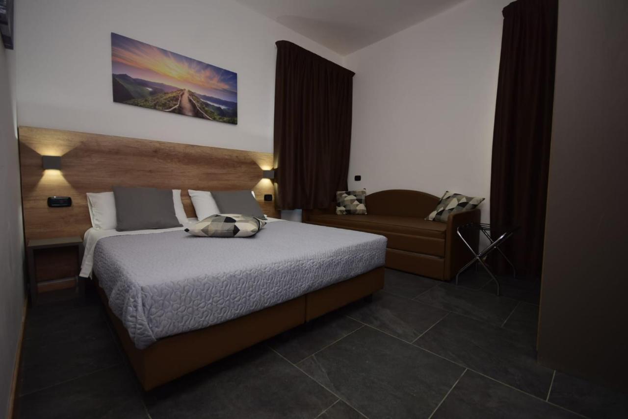Hotel Crisvan Римини Экстерьер фото