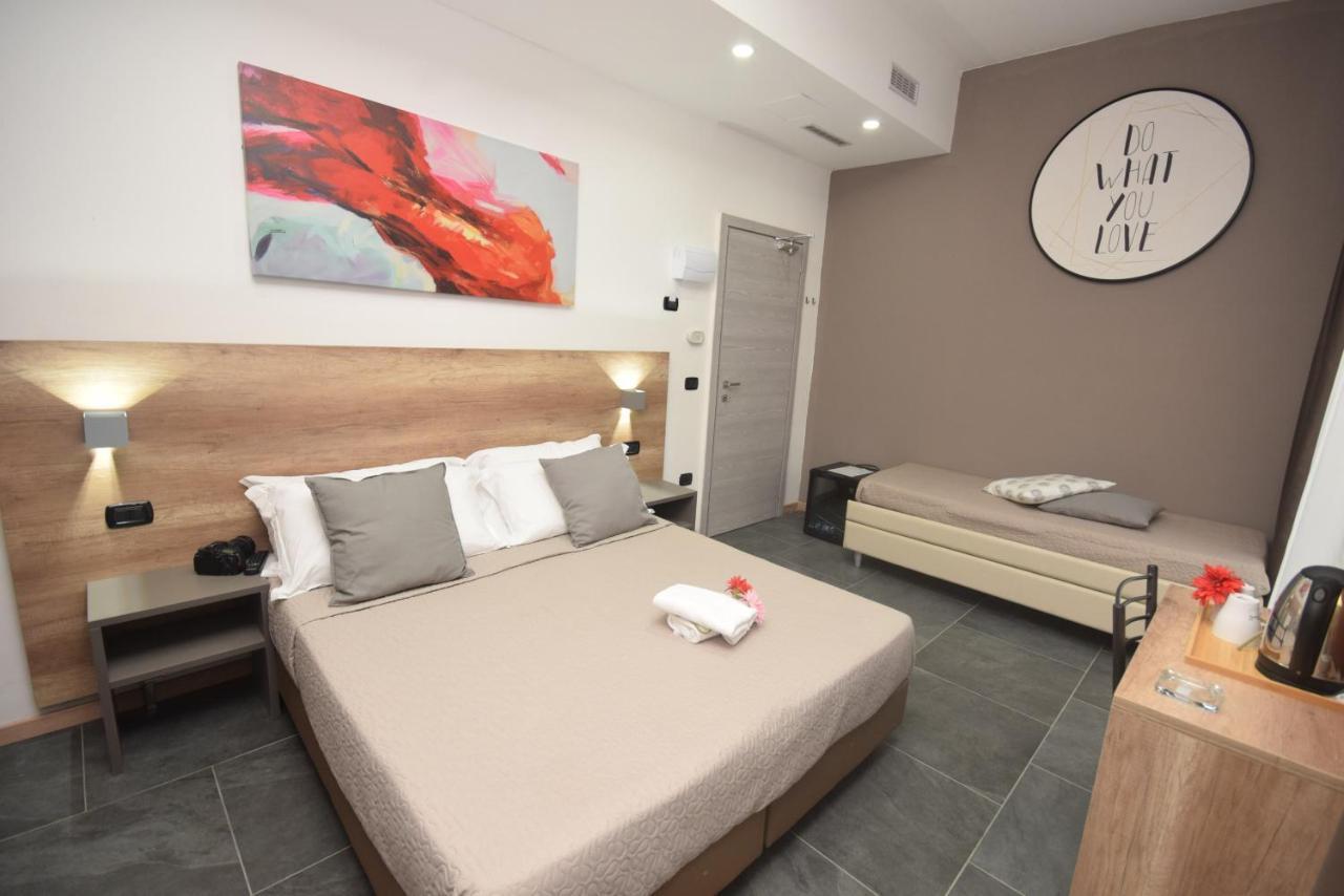 Hotel Crisvan Римини Экстерьер фото