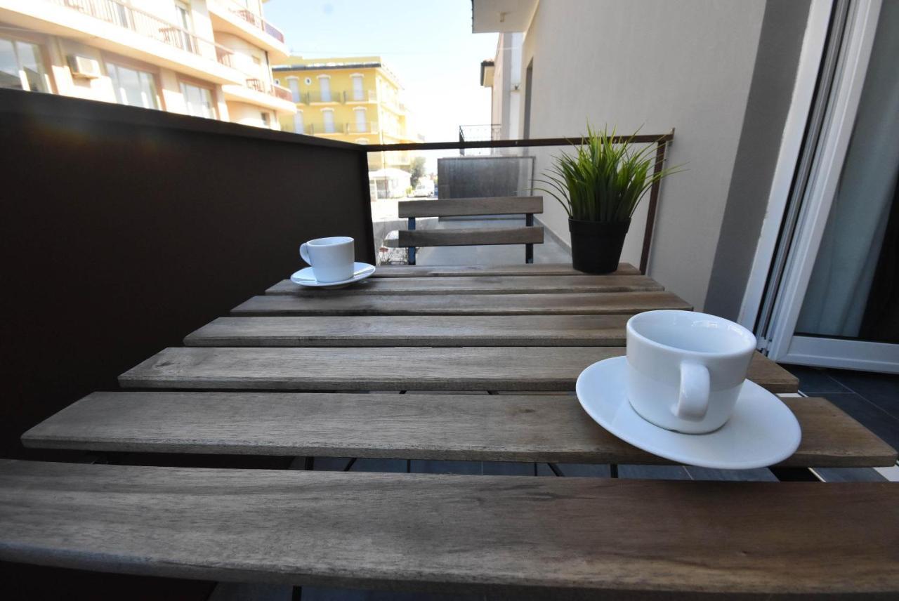 Hotel Crisvan Римини Экстерьер фото
